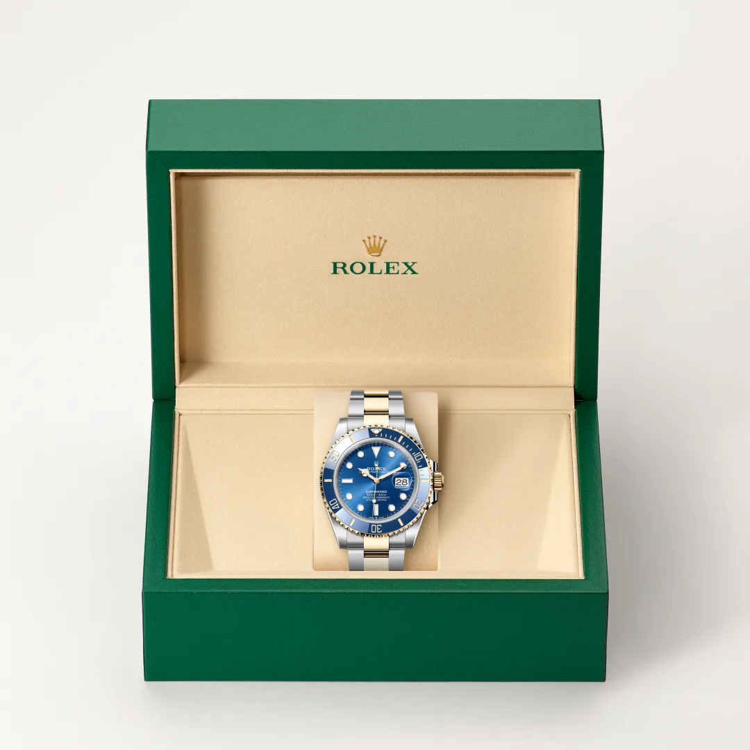 Rolex Submariner Date in Yellow Rolesor - combination of